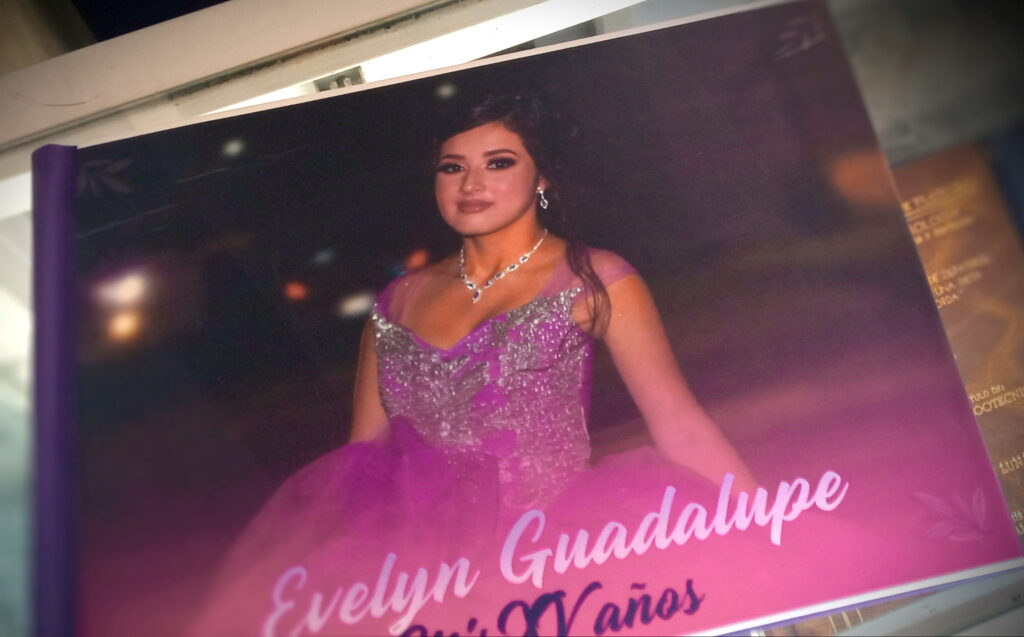 PhotoBook XV años "Evelyn Guadalupe" |